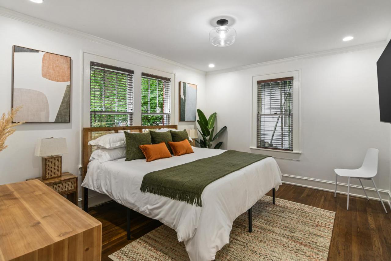 Sun Lit Bungalow With Good Vibes And Lots Of Wine - Designedbydom Atlanta Exterior photo