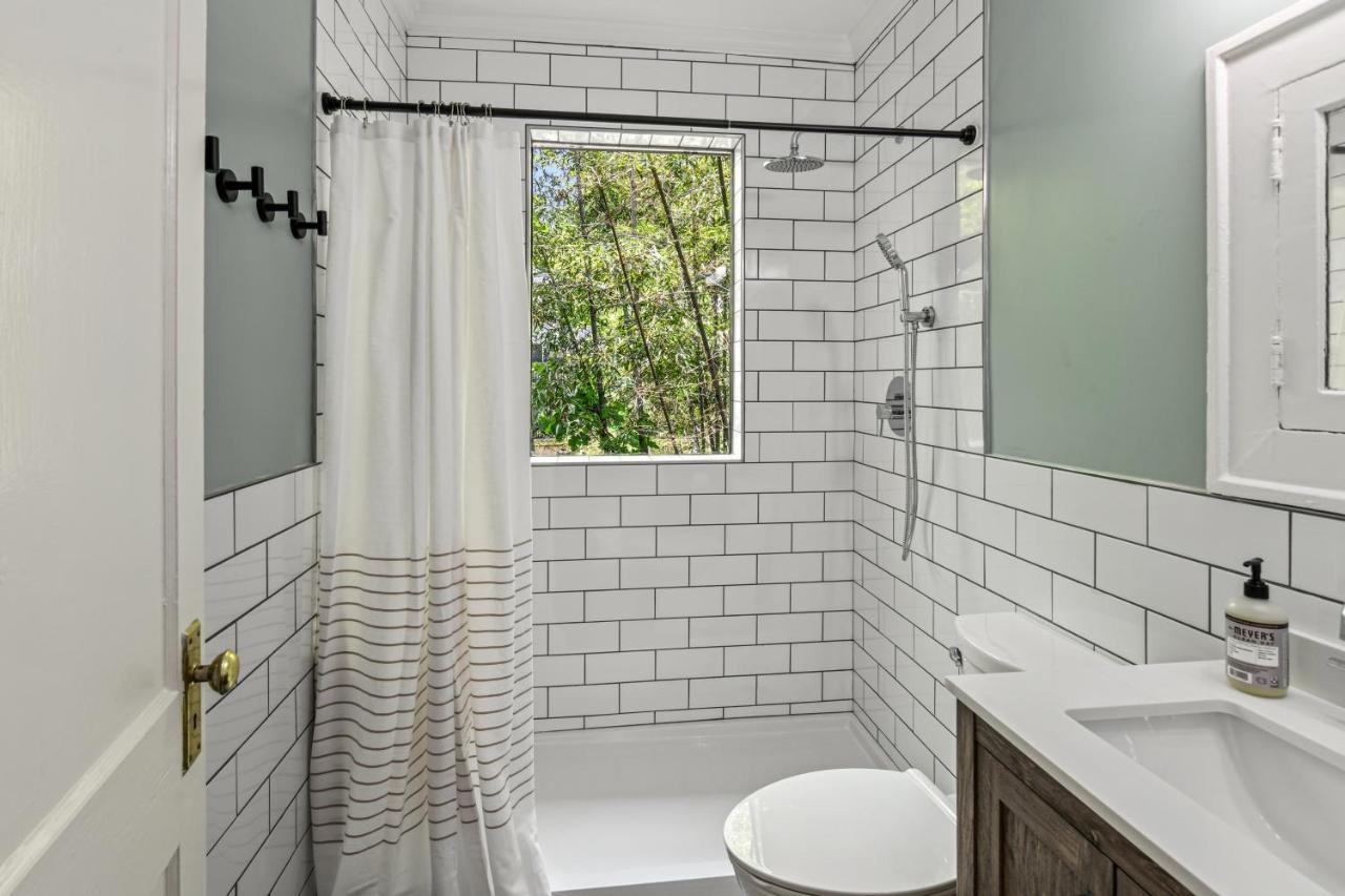 Sun Lit Bungalow With Good Vibes And Lots Of Wine - Designedbydom Atlanta Exterior photo