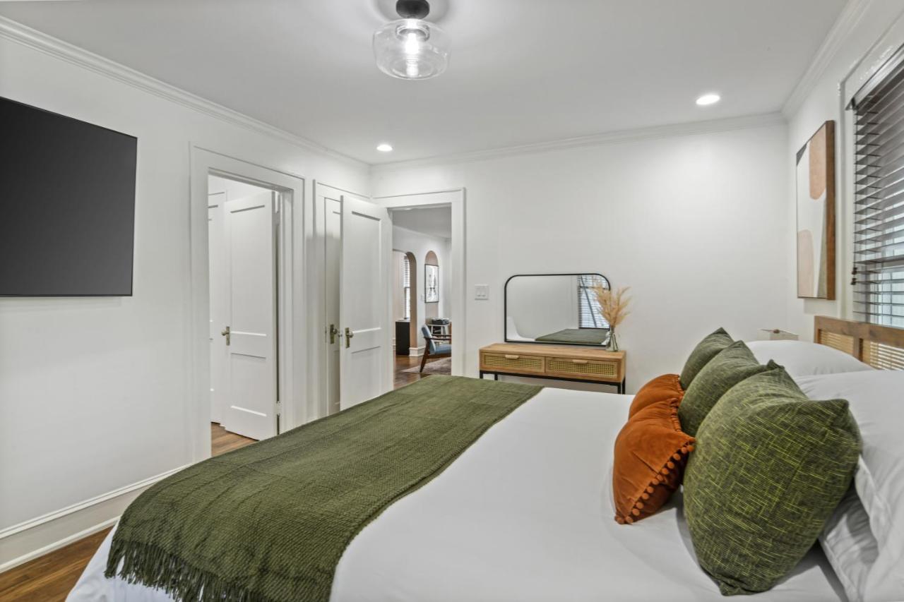 Sun Lit Bungalow With Good Vibes And Lots Of Wine - Designedbydom Atlanta Exterior photo